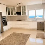 Luxury With Amazing View, Σπίτι διακοπών Çeşme