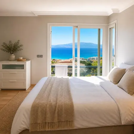 Luxury With Amazing View, Casa de Férias Çeşme