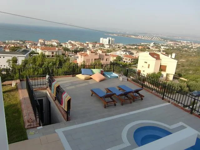 Luxury With Amazing View, Dom wakacyjny Çeşme