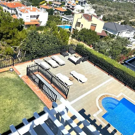 Dom wakacyjny Luxury With Amazing View, Çeşme