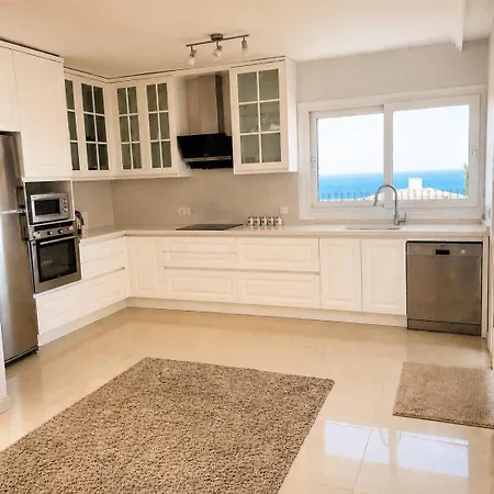 Luxury With Amazing View, Dom wakacyjny Çeşme
